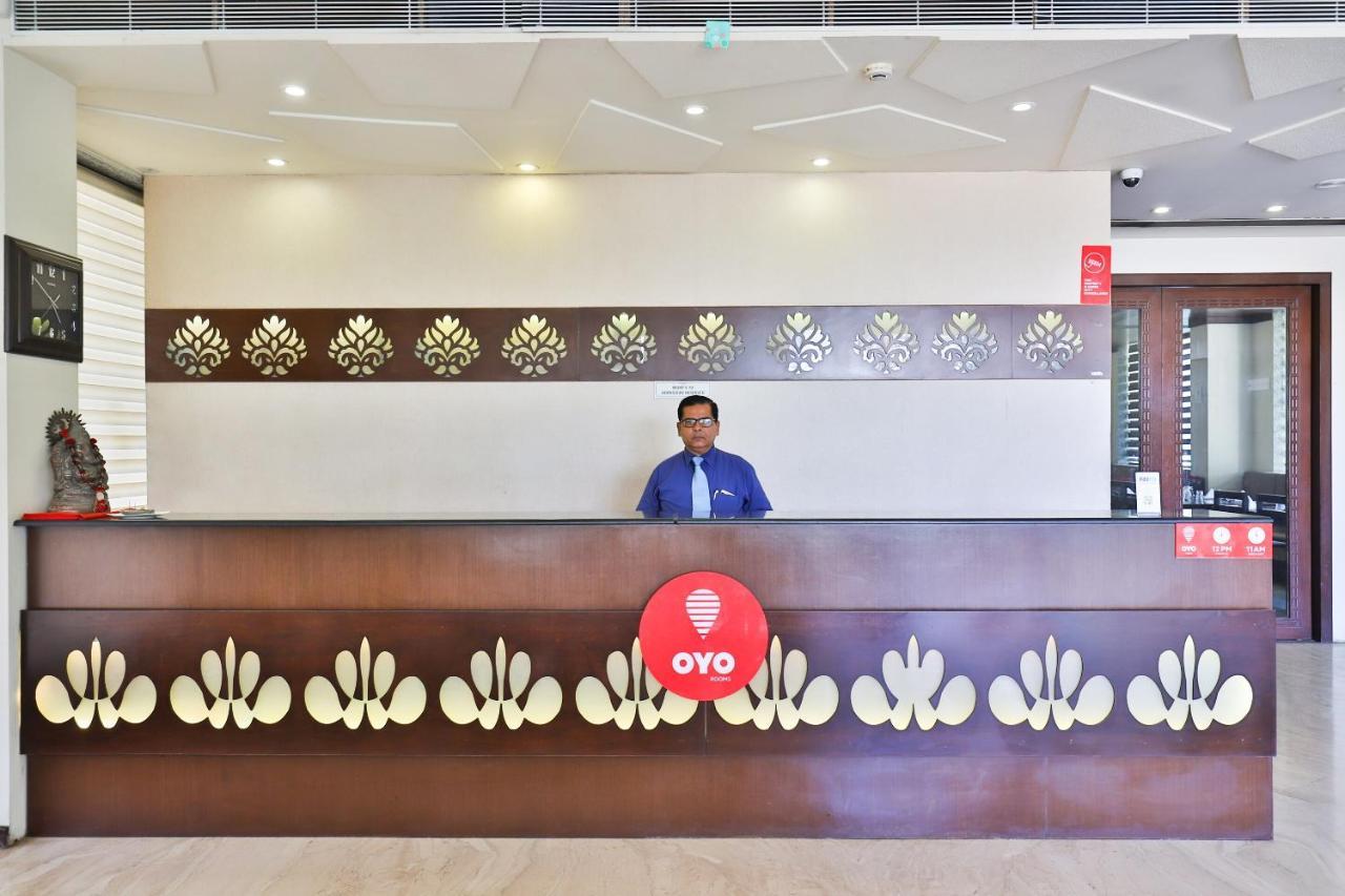 Oyo 4320 Hotel Aum Regency Vadodara Eksteriør bilde