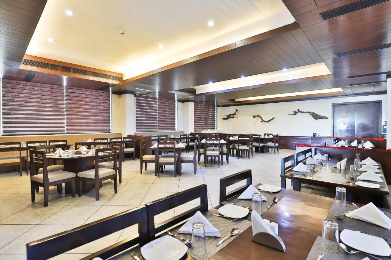 Oyo 4320 Hotel Aum Regency Vadodara Eksteriør bilde