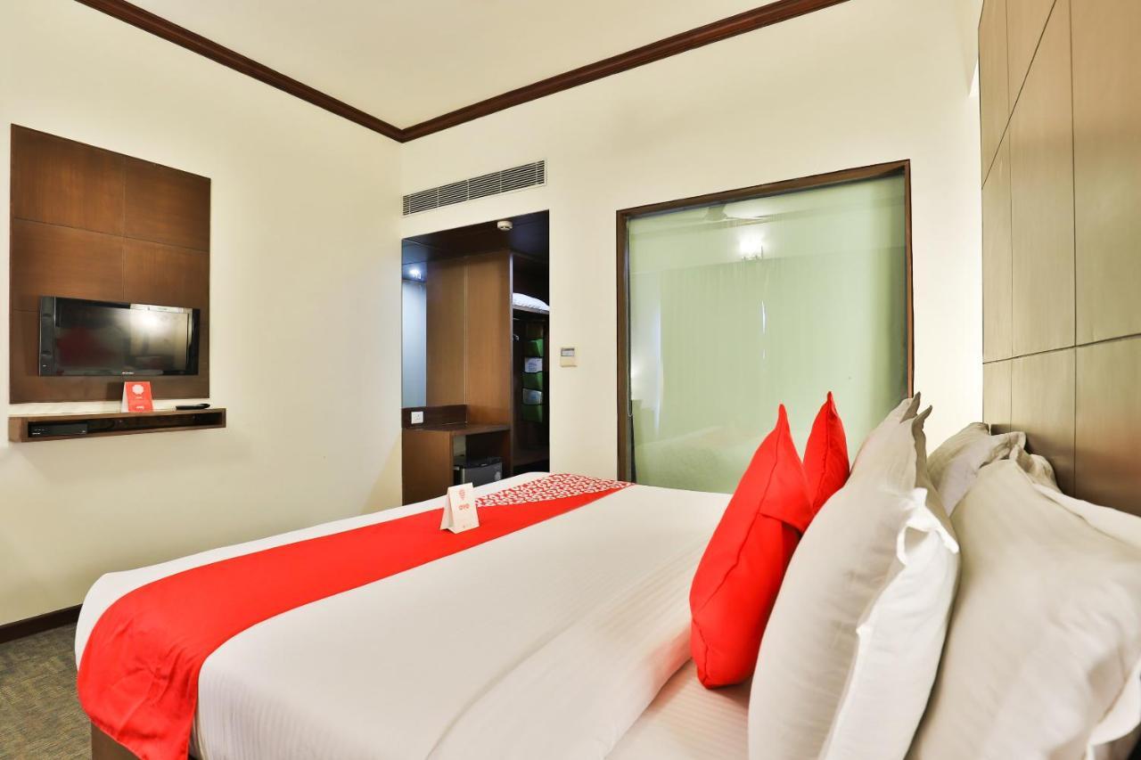 Oyo 4320 Hotel Aum Regency Vadodara Eksteriør bilde