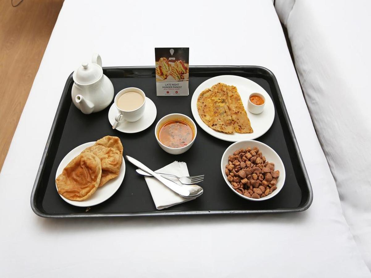 Oyo 4320 Hotel Aum Regency Vadodara Eksteriør bilde