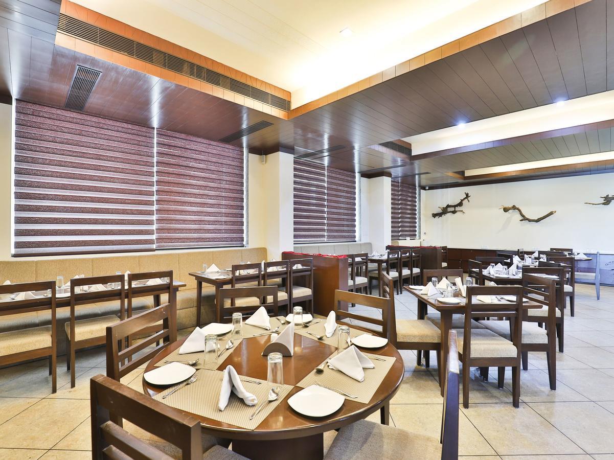 Oyo 4320 Hotel Aum Regency Vadodara Eksteriør bilde