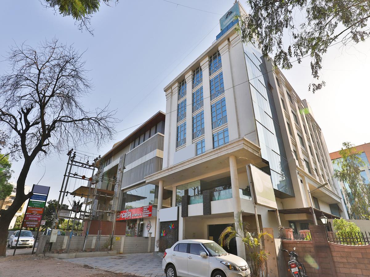 Oyo 4320 Hotel Aum Regency Vadodara Eksteriør bilde