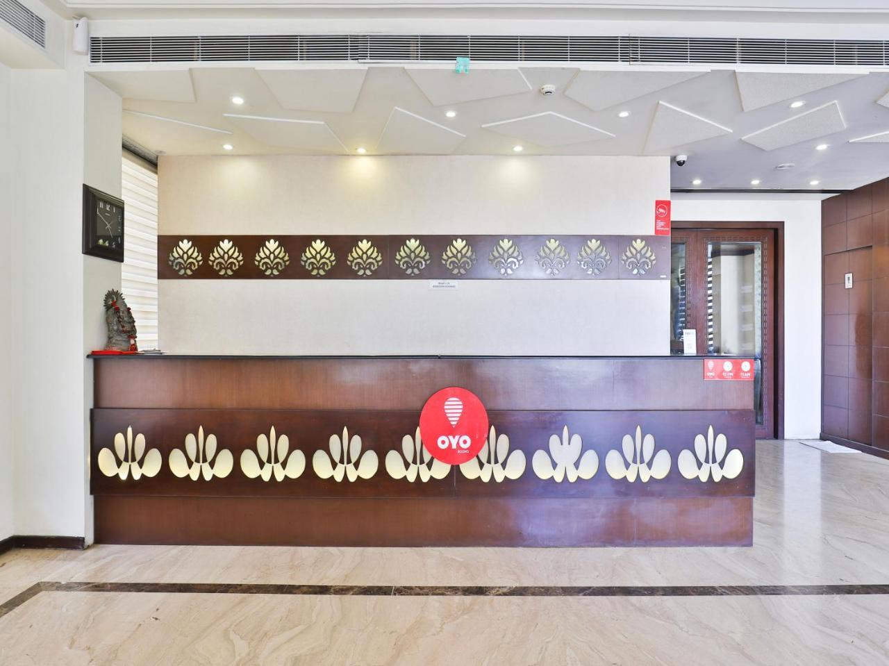 Oyo 4320 Hotel Aum Regency Vadodara Eksteriør bilde