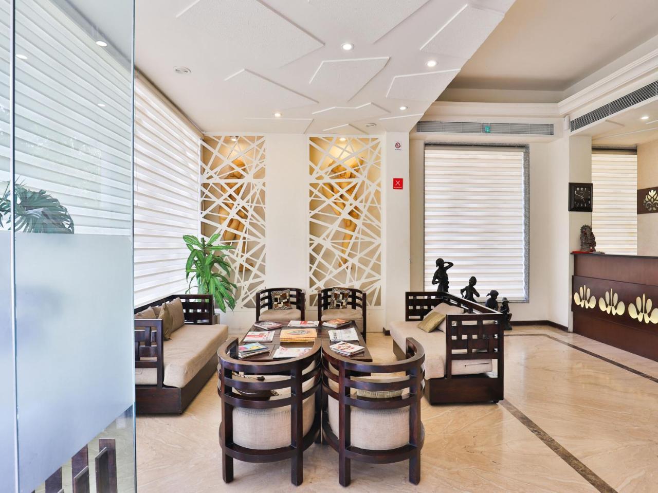 Oyo 4320 Hotel Aum Regency Vadodara Eksteriør bilde