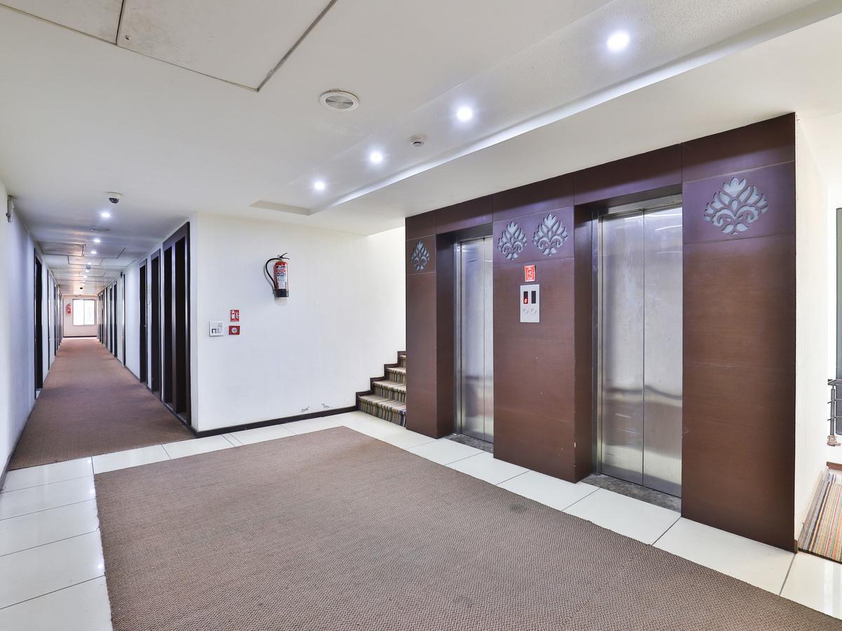 Oyo 4320 Hotel Aum Regency Vadodara Eksteriør bilde