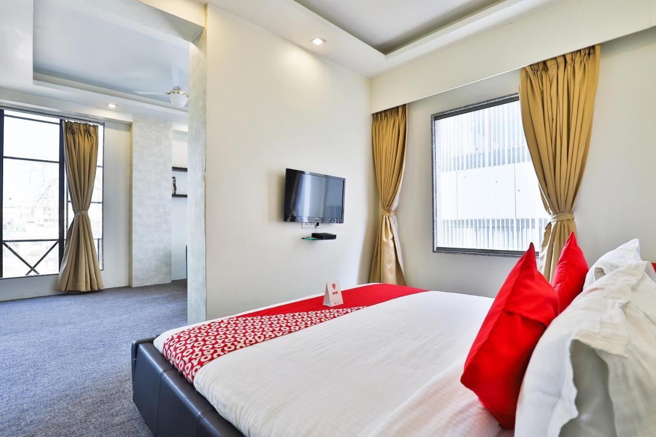 Oyo 4320 Hotel Aum Regency Vadodara Eksteriør bilde