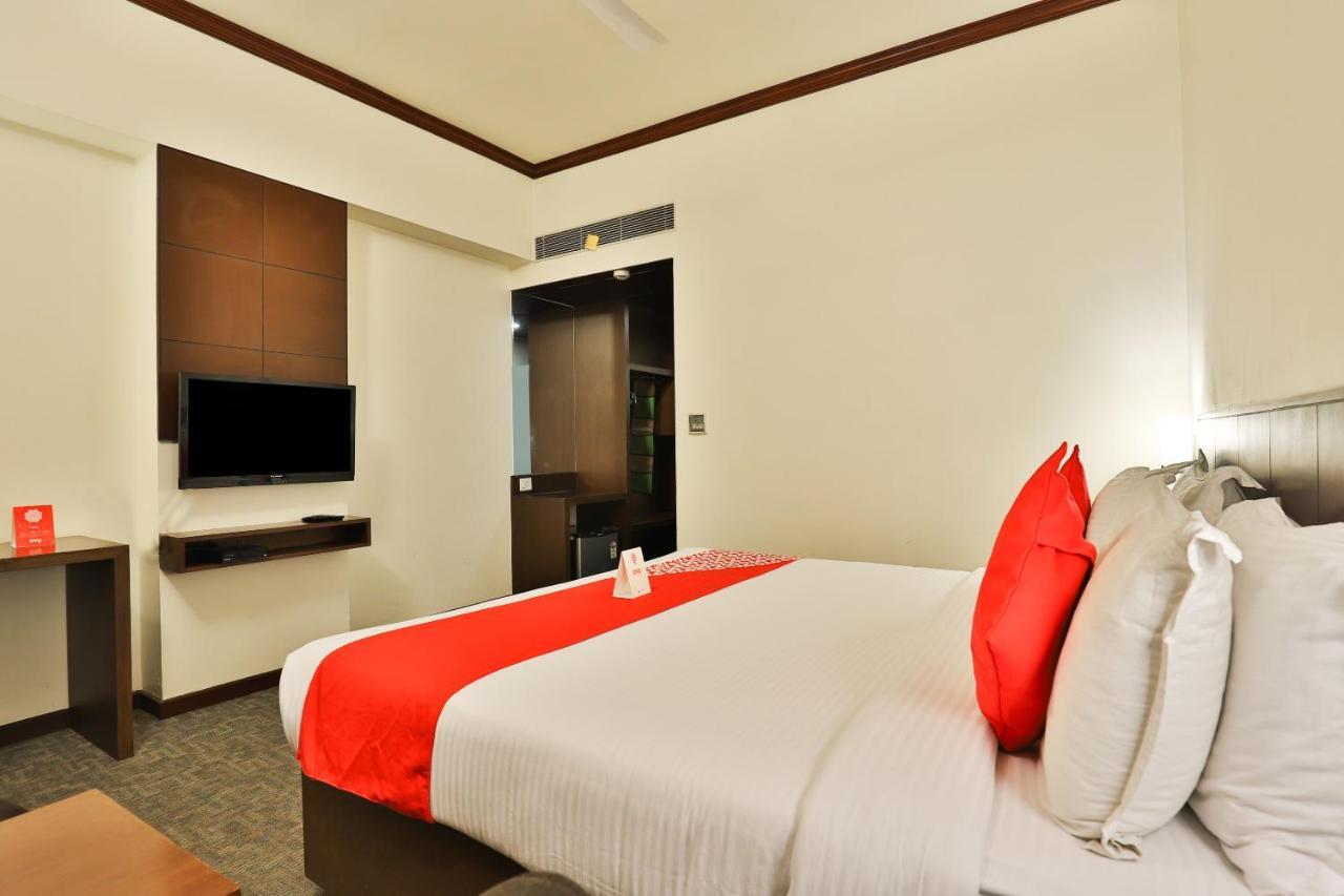 Oyo 4320 Hotel Aum Regency Vadodara Eksteriør bilde