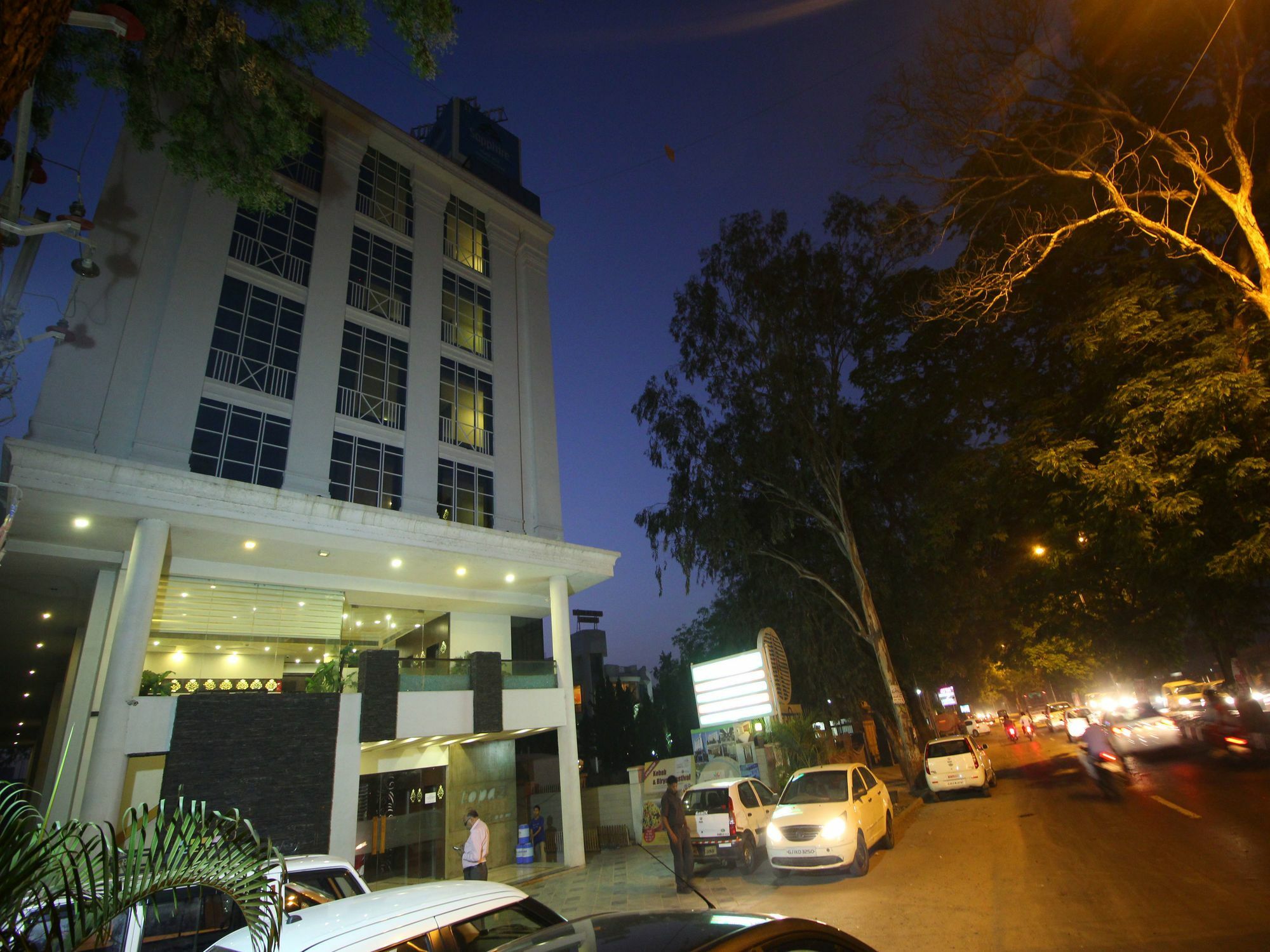 Oyo 4320 Hotel Aum Regency Vadodara Eksteriør bilde