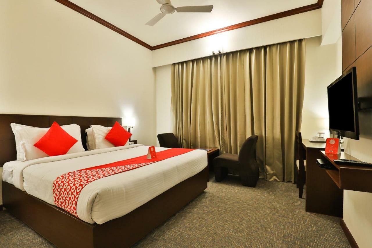 Oyo 4320 Hotel Aum Regency Vadodara Eksteriør bilde