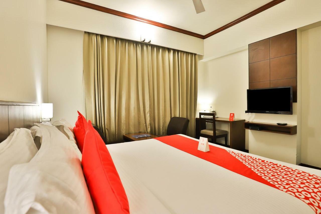 Oyo 4320 Hotel Aum Regency Vadodara Eksteriør bilde