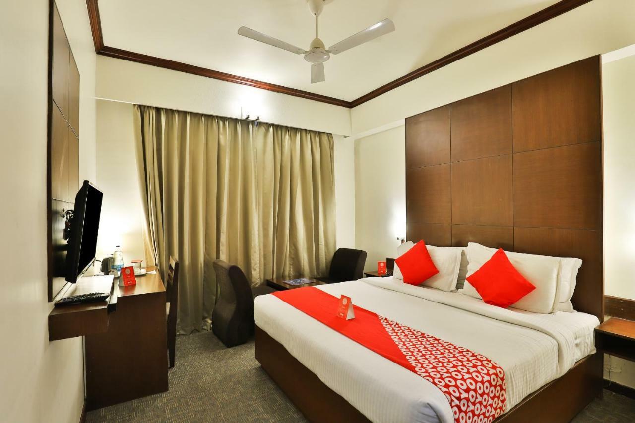 Oyo 4320 Hotel Aum Regency Vadodara Eksteriør bilde