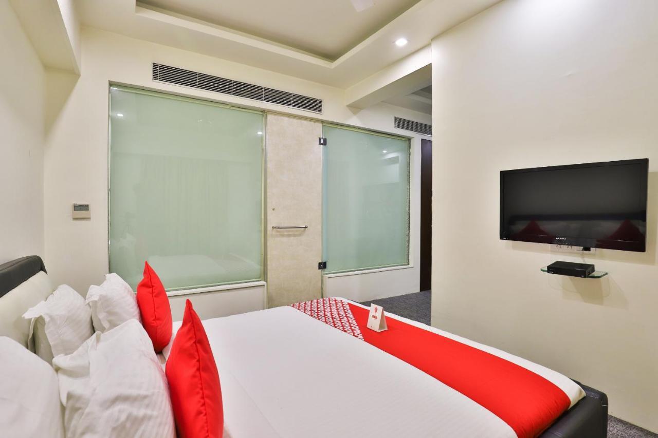 Oyo 4320 Hotel Aum Regency Vadodara Eksteriør bilde