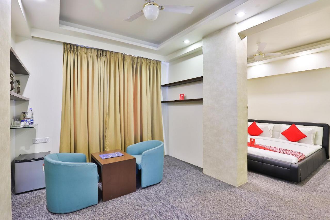 Oyo 4320 Hotel Aum Regency Vadodara Eksteriør bilde